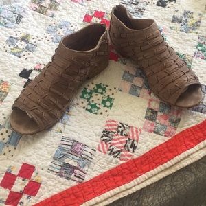 Sundance Peep Toe Zip-up  Enclosed Sandal Sz 39